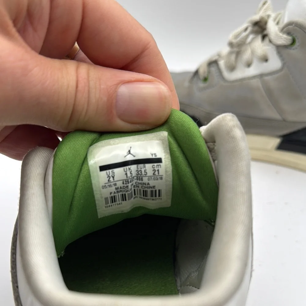 Air Jordan 3‎ Retro Basketball Sneakers Grey Black Green Youth Size 2Y